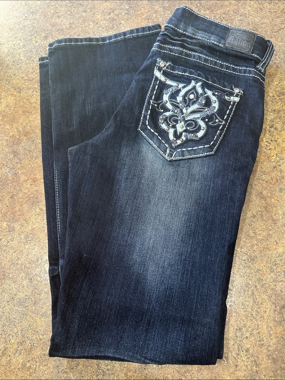 Dark Wash Embroidered Pocket Women’s Jeans - Unknown Brand
